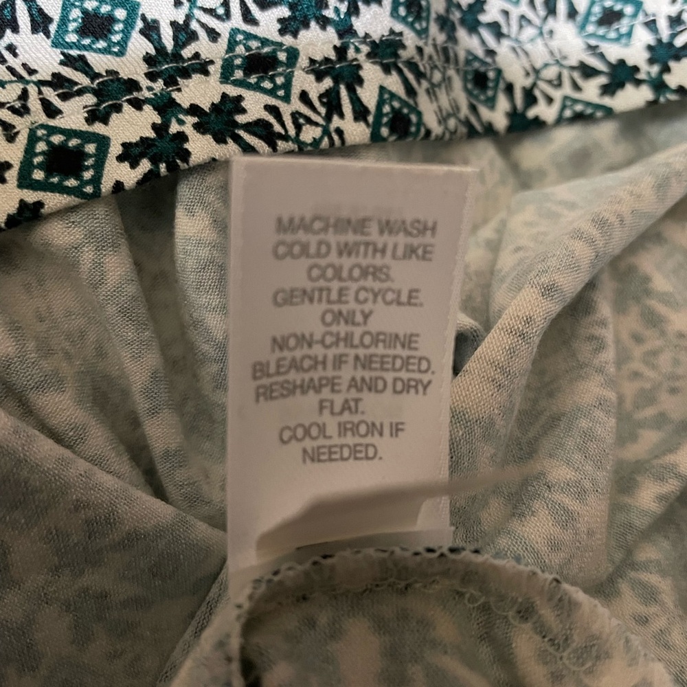 J. Jill Black Green and White Patterned Top - Picture 8 of 8